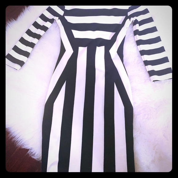 The “made you look” dress - Picture 2 of 2